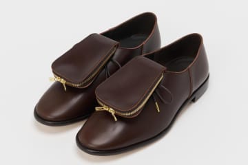 エンダースキーマのレザーシューズ、“コインパース付き”革靴＆メタリックに輝くフラットシューズ