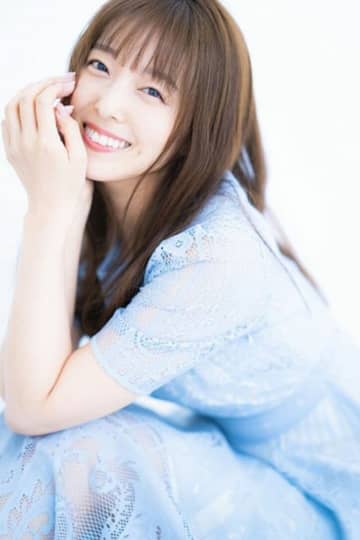 誕生日にダブルピースで最新ショット公開の声優・加藤英美里に「えみりん可愛すぎる」「笑顔最高」