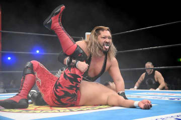 【新日本・ＷＴＬ】鷹木信悟沈めたＥＶＩＬがウルフアロンも挑発「柔道かじってプロレス界に来るヤツはロクなヤツがいねえ」