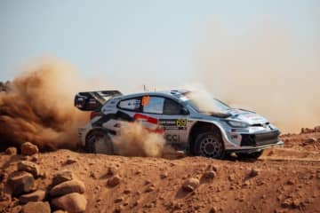 逆転王座狙うロバンペラがまずは最速。WRC王者が決まる初開催ラリー・サウジアラビアのシェイクダウンが実施