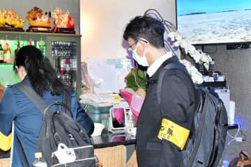 横浜・福富町の飲食店や風俗店を抜き打ち査察　神奈川県警や市、68件の違反を確認　