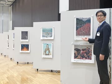 平塚市役所に「原爆の絵」63枚展示、広島の高校生描く　12月24日まで