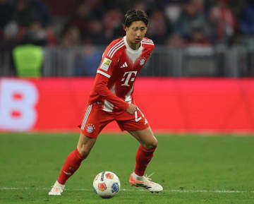 「狂っている」８か月ぶりの出場で即アシストの日本代表戦士に海外驚嘆！リバプール加入後いまだ０G０Aの“ドイツ天才”と比較され…「DFじゃないのか？」「復帰して１分で…」