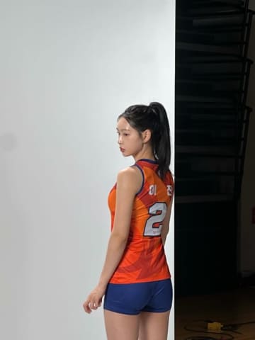 「最高ですね」韓国の24歳女子バレー選手が話題沸騰！アイドル級の美貌、TV番組出演で注目の的に【PHOTO】