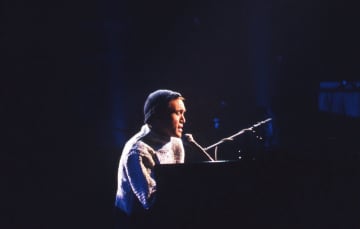 小田和正、音楽番組『クリスマスの約束』初期3作品Blu-rayがクリスマスイブに発売