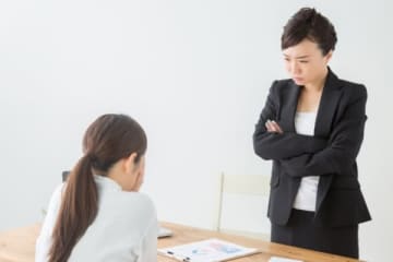 「この作業やって」→ 翌日には完璧を要求　 “クラッシャー指導役”に追い詰められて人事に相談した結果