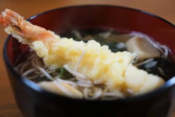 「ボーナスもらったら正月に家族で天ぷらそばが食べたい」ボーナスが支給されない女性のささやかな夢