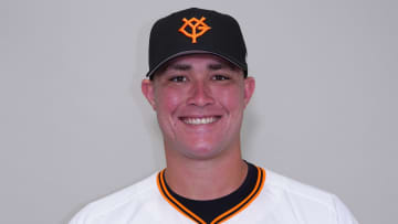 【巨人】リチャードが結婚を発表「字僕が書いたんで汚いですがご了承お願いします」花嫁おんぶした爽やかな写真に直筆メッセージ