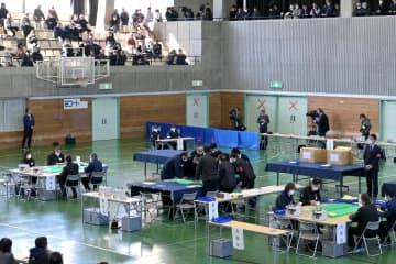 茨城・神栖市長選　異例の再点検、5時間　慎重に確認、再び同数
