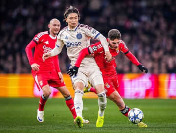 「全く納得していません」出番なしが続いた日本代表DFが指揮官に伝えた本音。試合前日に告げられた突然の“アンカー起用”で奮闘も…CL５連敗に「キツかった」【現地発】