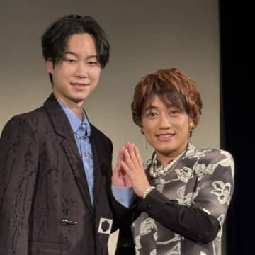 イケメン演歌デュオ「はやぶさ」が新曲リリース YouTubeで話題の“ピカルママ”のポイントは「メッシュのウィッグ」