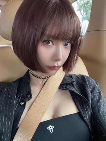 究極の爆裂“わがままボディ”で知られるクララ、離婚を発表し複雑な心境？意味深投稿に注目集まる