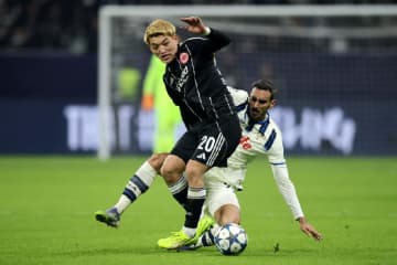 堂安律先発のフランクフルト、CL4試合未勝利に…アタランタが“5分間の3発”で完勝収める