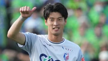 27歳の元日本代表DF、『元ミス学習院』女優との結婚を発表！「家族、チームを守れる漢になります！」