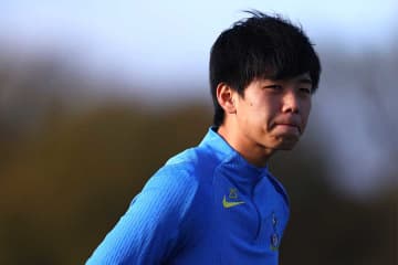 プレミア名門の練習に“日本人の姿”　20秒の映像…カメラに映し出された楽しげな笑顔