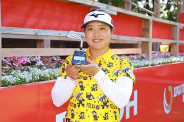 “ミズノ愛”の結晶　仲村果乃に届いた「すごく記念になる」アイアントロフィー