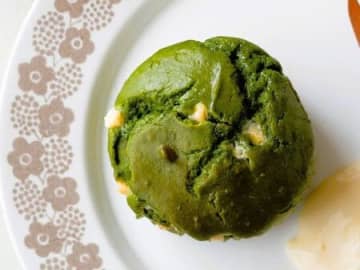 【オイルなし、グルテンなし】体にやさしい「抹茶とホワイトチョコのマフィン」の作り方。ダイエットにもおすすめのヘルシーおやつです♪