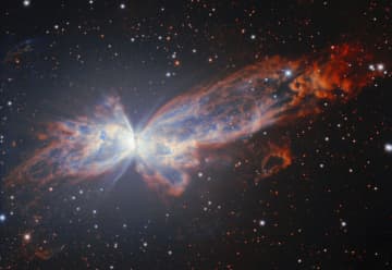 宇宙を羽ばたく巨大チョウ？　星雲の画像公開、米