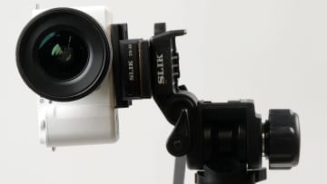 ケンコー・トキナー、流行の「縦長動画」の撮影に対応する動画雲台「スリック バーチカルビデオヘッド」 発売