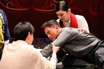 「もしもこの世が舞台なら、楽屋はどこにあるのだろう」「小栗旬の『蜷川です』で大爆笑」「トニー（市原隼人）に真の役者魂を見て胸が熱くなった」