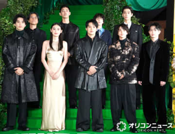 水上恒司、八木莉可子をエスコート「カッコいい…」歓声浴びる