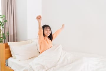 子どもとの添い寝、何歳まで？卒業する年齢の目安と方法