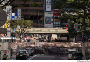 人の流れの向こうに東京の“今”が見える 小城崇史写真展「TOKYO, Multi Layered City Vol.3 (Downtown)」