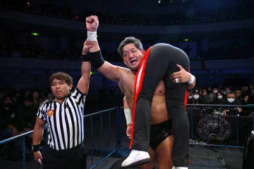 【新日本】デスペラード、小島の剛腕に“閃き”で逆転勝利！ 「優勝して1.4でダブルヘッダーしてやる」