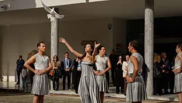 ミラノ五輪聖火の採火式、ギリシャで開催