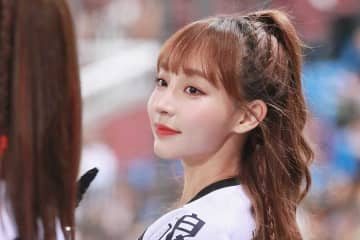 “奇跡のチア”が大胆変身「美しすぎる」　肩出しドレスにファン虜「心臓がもたない」