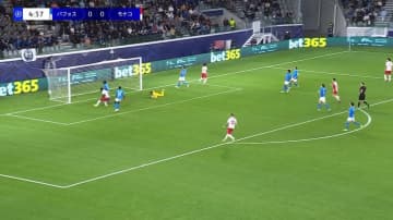 どこに怒れば… 南野拓実のゴールで“異変”「イラついてるな」“神ムーブ”に混乱→相手守備陣の様子がおかしくなる「キレキレやな」