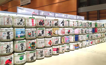 日本酒の伝統的容器「菰樽」 生産地の尼崎に訪ねて知る成立事情