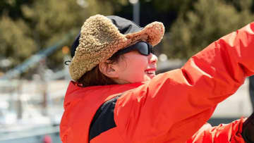 シマノから“透湿&防水”の『ボアキャップ』が登場。ソフトなシープボア採用で、厳しい寒さから耳を保護。