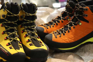 ハードな岩場も縦走もカバー！　ガッチリ系＆ライト系の登山靴、2モデル　ショップ店員に聞く
