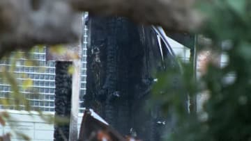 住人の女子中学生と連絡取れず…5人が住む住宅が火災で全焼し4人搬送　東京・足立区