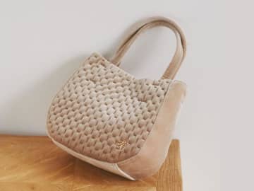 “この素材”が今っぽ！【ROPÉ PICNIC】大人にぴったりな「ベロアバッグ」