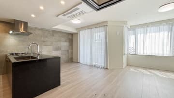 ヴィークコート市谷加賀町 4階｜「牛込柳町」駅徒歩5分。都心の利便と閑静な住環境を両立する私邸。南向きで陽当たり良好。収納豊富・ゆとりの水回り。