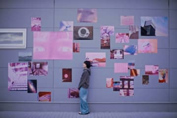 汐れいら、つらいことも肯定した先にある日常の幸せを歌った新曲「pink」MV公開