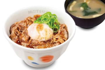 松屋、甘みとコクが際立つ「新焼き牛めし」を発売。「元祖旨辛焼き牛めし」が進化