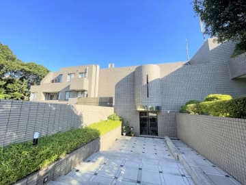 パーク・コート山王 3階｜由緒ある山王、高台の緑景に抱かれる品格のレジデンス。広々160㎡超、30帖超LDK。ゆとりの収納と水回り。陽当たり良好な3方角住戸