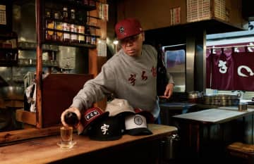 【せんべろの聖地が服に】ニューエラ×京成立石「宇ち多゛」が異色の初コラボ！筆文字ロゴのヘッドウェア＆アパレル計13アイテム発売！