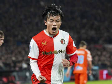 「優れたストライカーの条件を全て満たしている」ファン・ペルシ監督が13戦13発の上田綺世を大絶賛！ 一方、指摘した課題は…