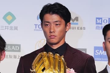 楽天・辰己涼介「テーマは奇跡」　衝撃の金ピカから1年…“普通スーツ”登場のワケ