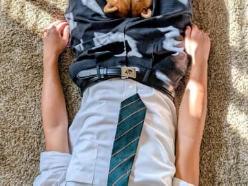 部活で疲れ果てた息子　寝転がっていると、やって来たのは…「すごいフィット感」「かわいすぎ」