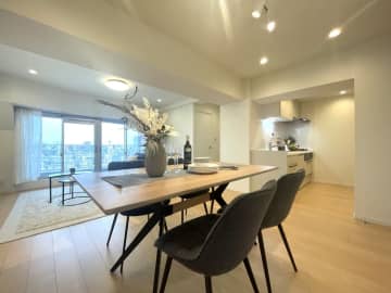 シーアイマンション駒場A棟 13階｜「池尻大橋」駅徒歩11分。緑と文化が薫る駒場で、穏やかな都心暮らし。最上階南東向きで陽当たり・眺望良好。専用トランクルーム付き