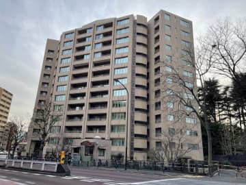 プラウド新宿御苑エンパイア 13階｜「国立競技場」駅徒歩5分。新宿御苑＆新宿副都心の摩天楼を掌中に。専有面積110㎡、26帖超のLDK。ワンランク上の暮らしが叶う最上階レジデンス