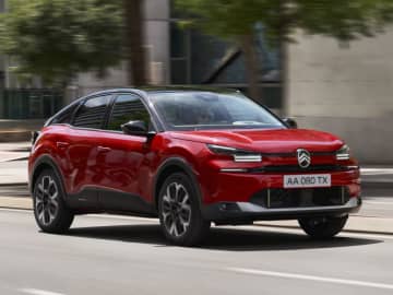 シトロエン「C4 MAX HYBRID」が新仕様に　ブラックルーフで精悍な印象へ