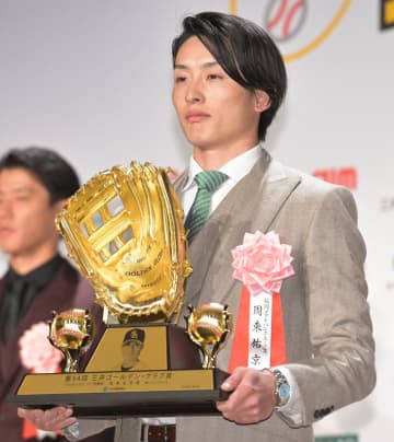 【ソフトバンク】周東佑京　貫録たっぷり２年連続ＧＧ賞「来年もこの場に戻って来られるように」