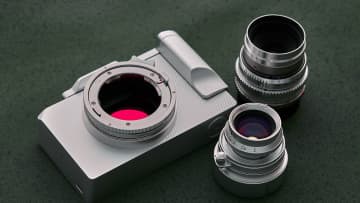 焦点工房、ライカM→Lマウントアダプターに特別仕様モデル。ビーズブラスト仕上げのマットシルバー