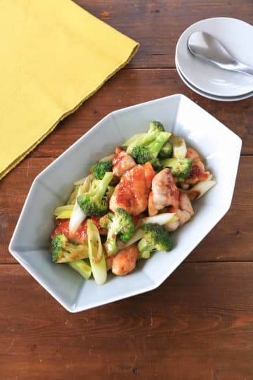 ブロッコリーが固くならないコツ付き！「鶏肉とブロッコリーの中華炒め」の作り方